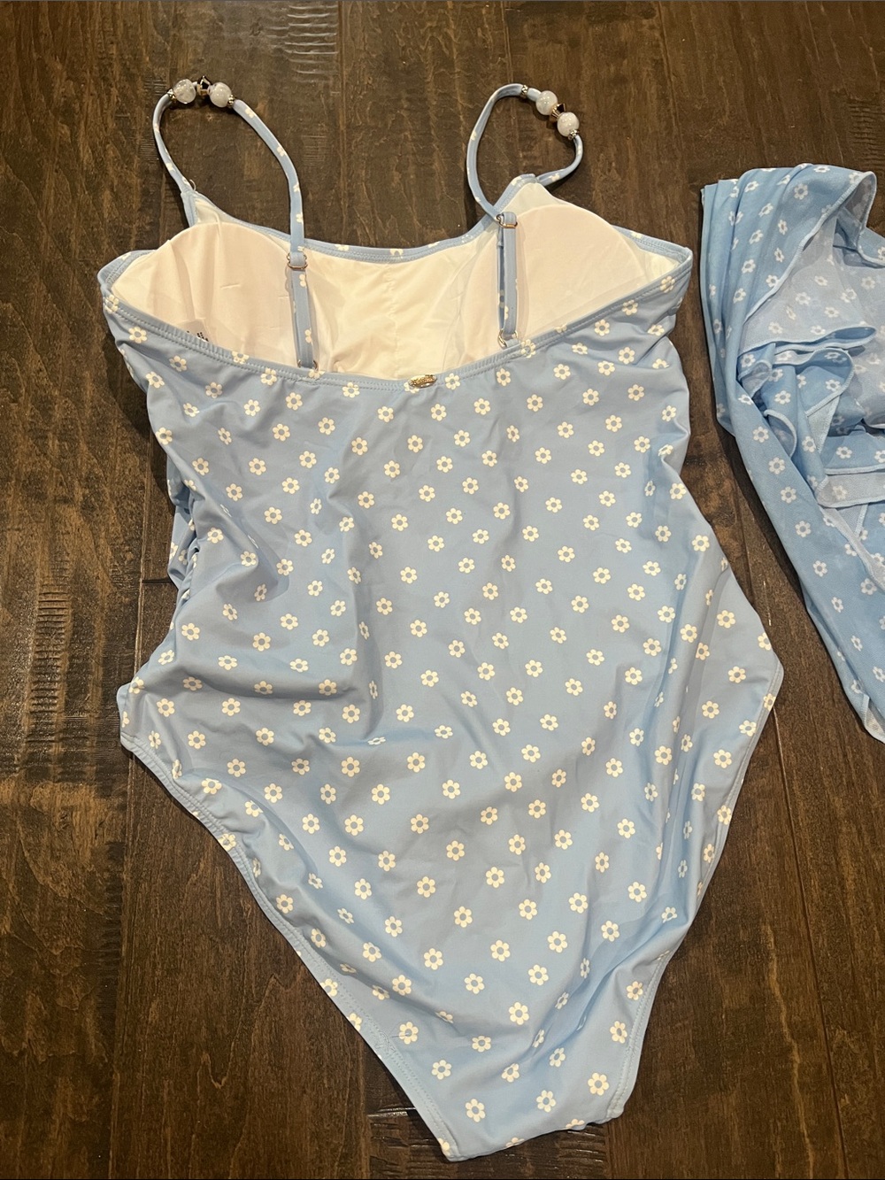 Betsy Johnson Women’s One Piece Swimsuit & Sarong - Picture 5 of 8